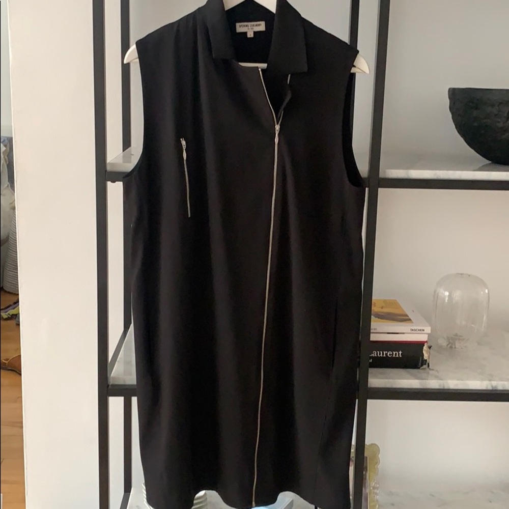 Black dress or long veste - Opening Ceremony